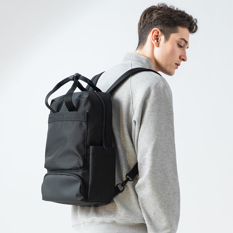 BreezePack: Lightweight Backpack with Removable Shoulder Straps for Easy Outdoor