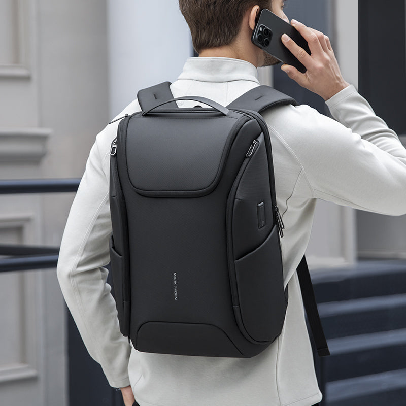 Polycom 2nd: Waterproof Backpack with Built-in USB for Travelling