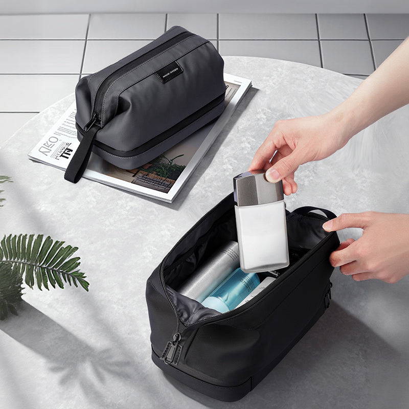 Switchstorage V: Toiletry Bag with Wet and Dry Areas for Modern Travelers