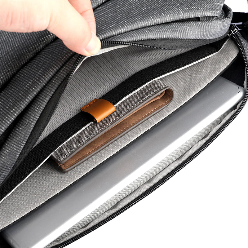 Fingon Ⅰ: Leather Large Capacity City Commuter Daily Messenger Bag