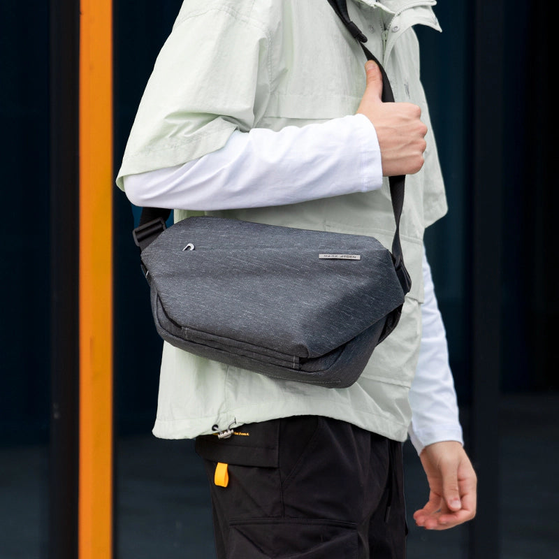 Fingon Ⅰ: Leather Large Capacity City Commuter Daily Messenger Bag