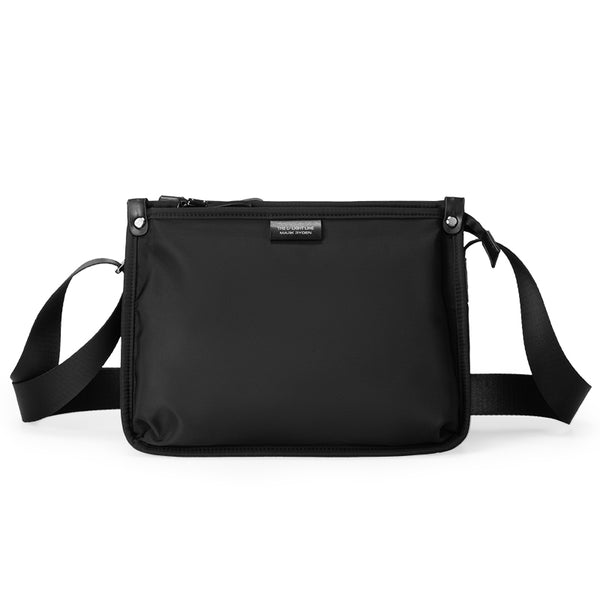 Urbanite X: Navigate the City in Style with the Sleek Messenger Bag