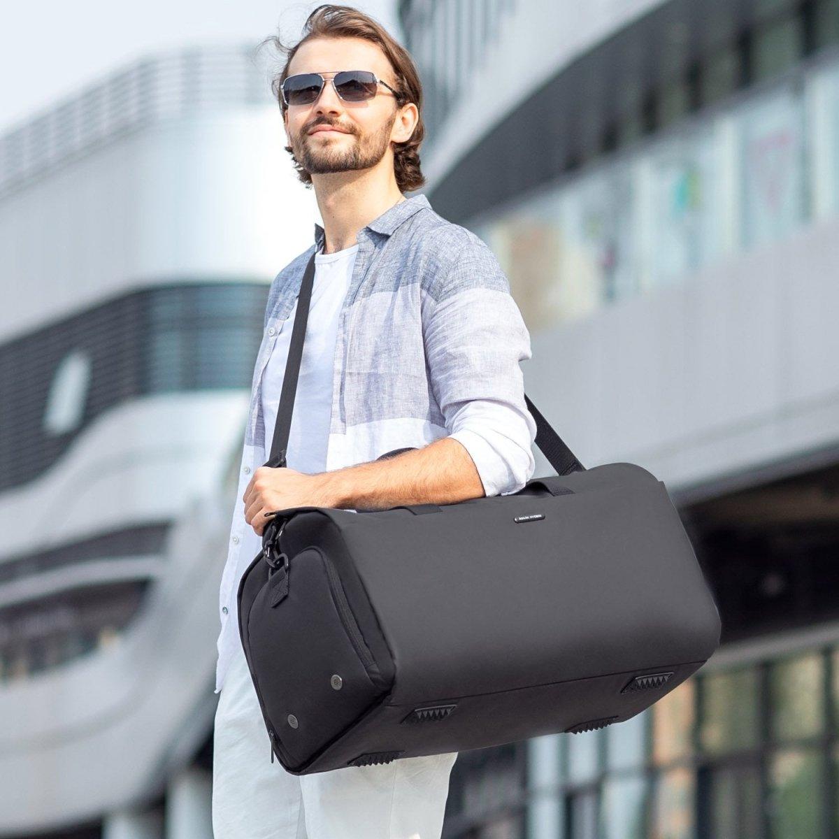 Gentleman - T_MR8920 Mark Ryden hand bag modeling view